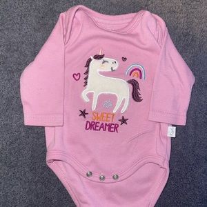 Baby essentials 0-3 m. Pj top and bottom